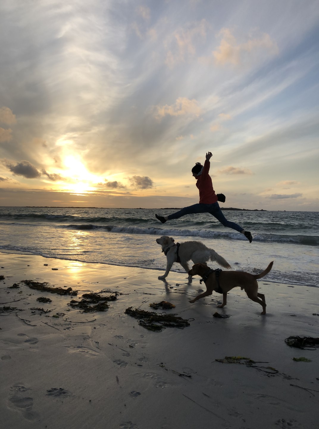 Sonnenuntergang in Plage St Pabu in der Bretagne