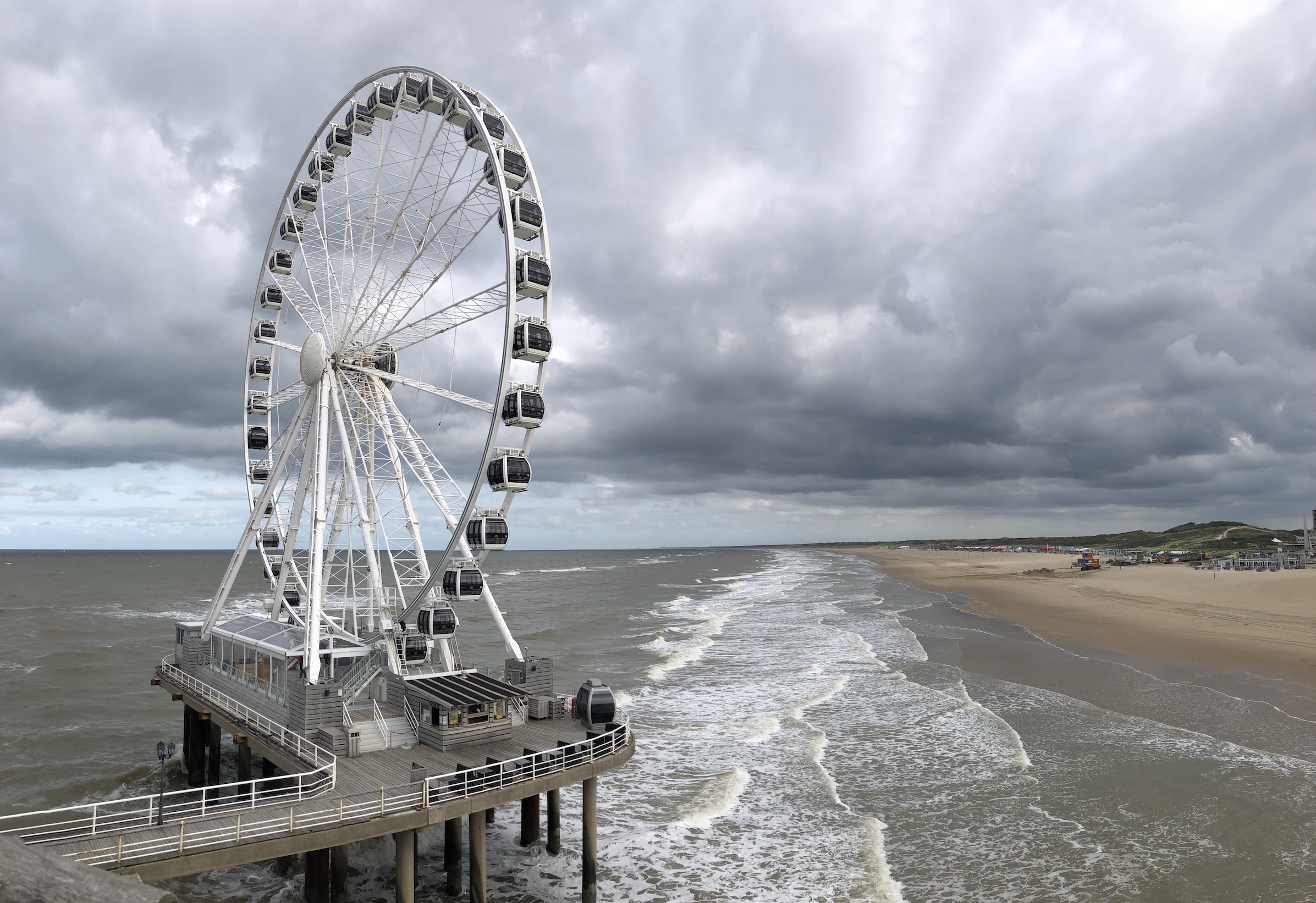 Strand von Scheveningen mit Riesenrad