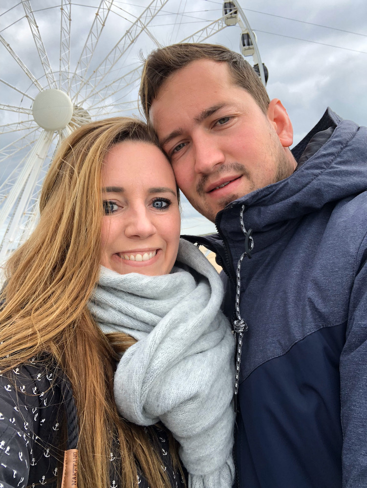 Bettina und Chris vor Riesenrad