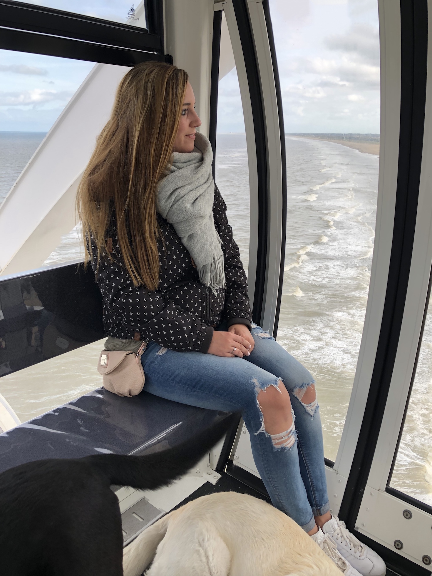 Bettina mit den Hunden im Riesenrad