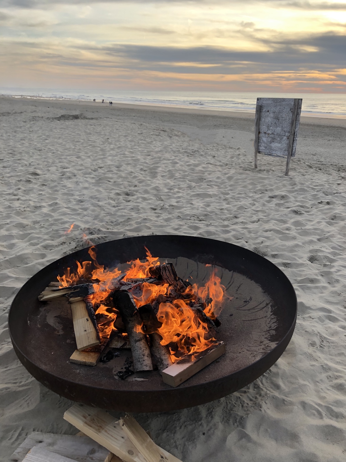 Feuerschale am Strand