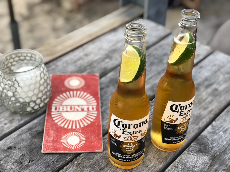 Zwei kühle Corona