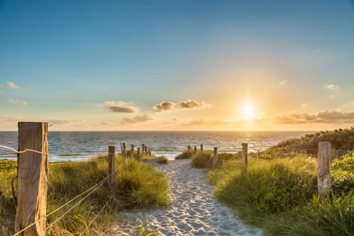 Menschenleerer Strand auf Sylt Thumbnail